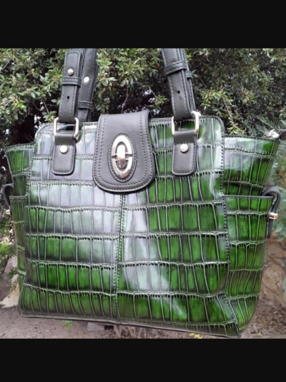 MADI CLAIRE Large Green Leather Handbag/Shoulderbag